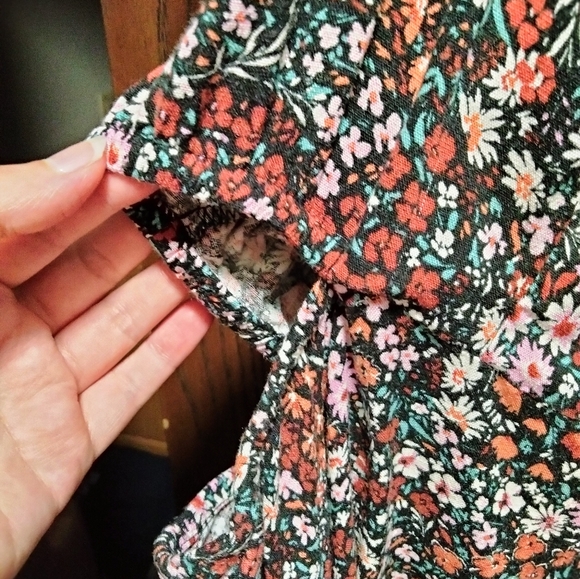 Torrid Floral Cinch Cut Out Top - Picture 4 of 8